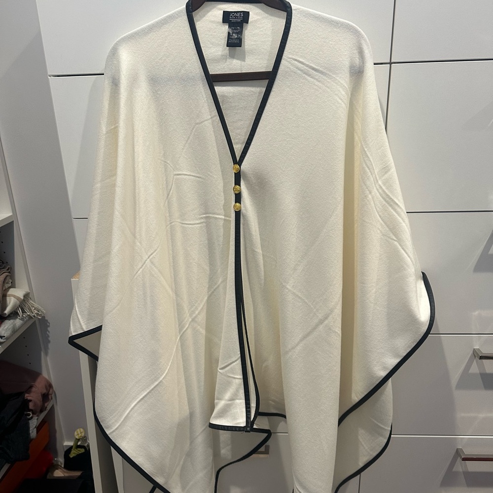 Jones if New York cape with button detail